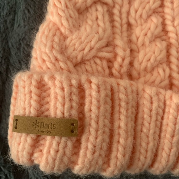 Women’s Classic Winter Knitted Beanie. - Picture 5 of 10